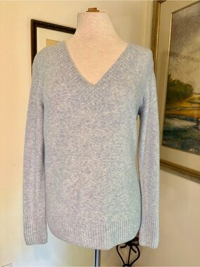 GOOD THREADS Sweater- Soft V-Neck in Heathered Pale Blue Size XS